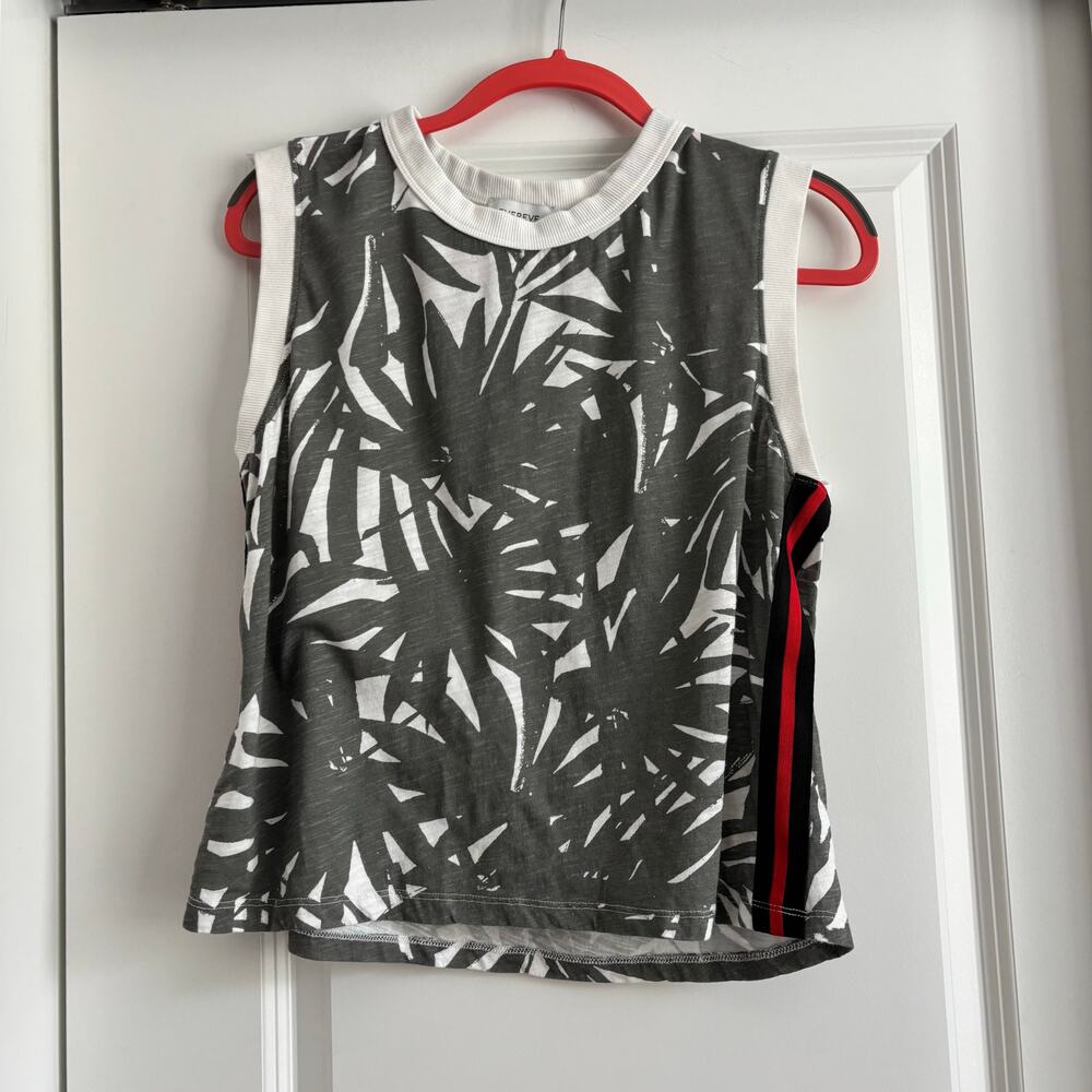 Evereve Gray and White Palm Print Sleeveless Top with Red Stripe